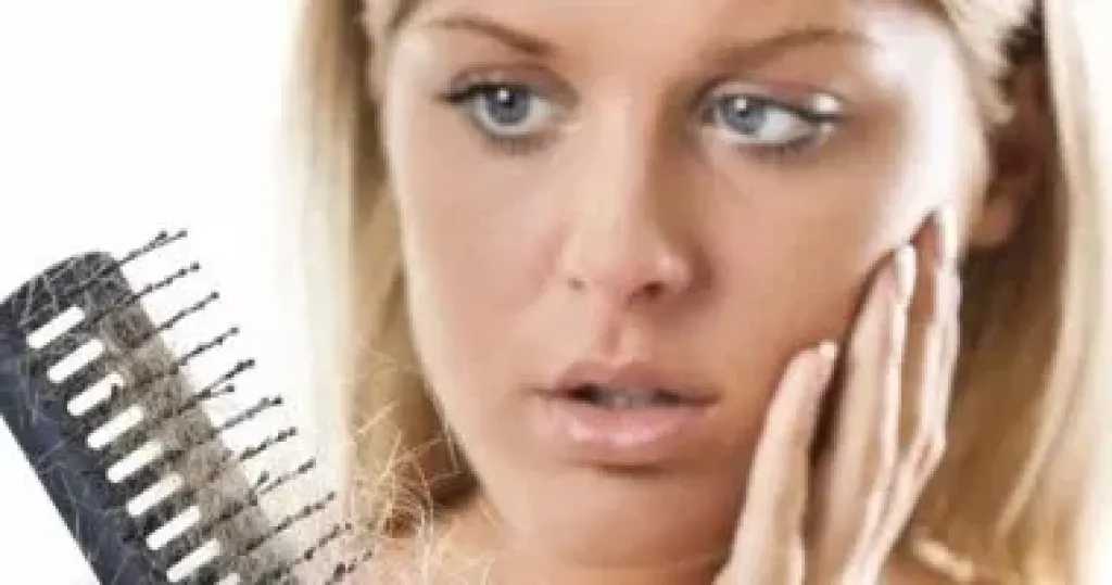 أسباب تساقط الشعر.. نقص العناصر الغذائية ودور الفيتامينات والمعادن الأساسية