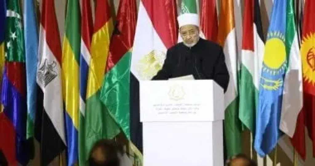 الإمام الأكبر:  الإسلام حرر المرأة المسلمة من أغلال وقيود ثقافات جاهلية عاتية