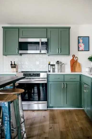 أحدث صيحات ديكورات المطابخ لعام 2026.. ألوان فريدة تجمع بين الدفء والابتكار