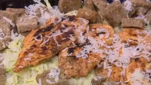 طريقة تحضير سيزر سلاد بمذاق لا يُقاوم.. خطوة بخطوة للحصول على طبق... طريقة تحضير سيزر سلاد بمذاق لا يُقاوم.. خطوة بخطوة للحصول على طبق مثالي