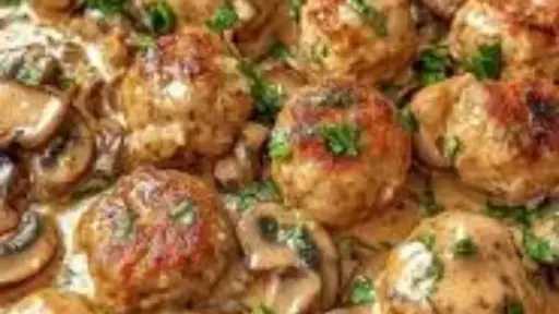 كرات الدجاج بصلصة المشروم الكريمية.. وصفة شهية لتحضير وجبة مميزة كرات الدجاج بصلصة المشروم الكريمية.. وصفة شهية لتحضير وجبة مميزة