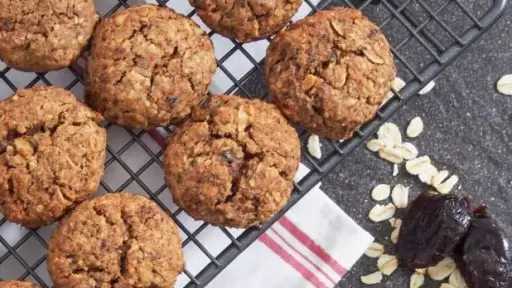 بسكويت التمر بالقرفة.. خيار صحي وشهي بعيدًا عن السكر