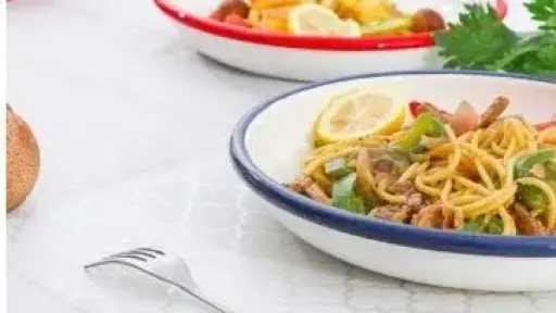 ابتكر نكهة جديدة مع مكرونة الكريمة بالليمون والفلفل الأسود.. وجبة مفعمة بالانتعاش