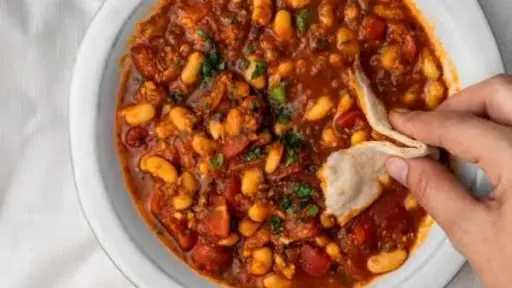 طرق فعّالة لتخزين الفاصوليا واللوبيا وصلصة الطماطم مع فوائدها الغذائية