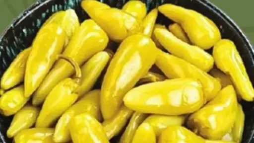 تحضيرات رمضان.. مخلل الفلفل الحار يتصدر قائمة المقبلات الشهية