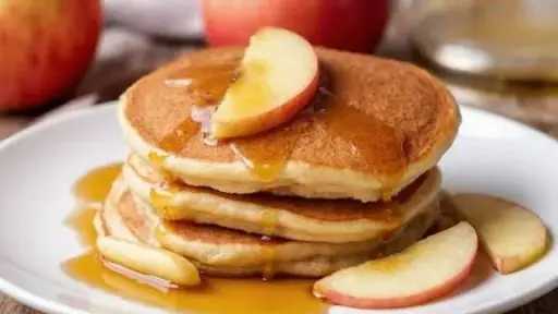 بان كيك التفاح.. وجبة صباحية شهية وسريعة التحضير