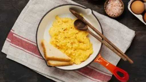 طريقة سهلة لتحضير الجبنة القريش الكريمية الصحية في المنزل