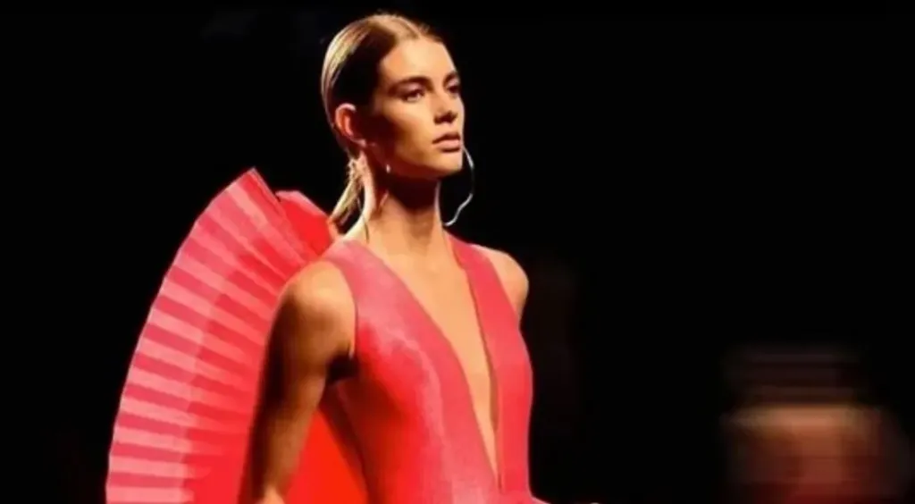 عارضة الأزياء الشابة كريستينا بيريز جالسينكو