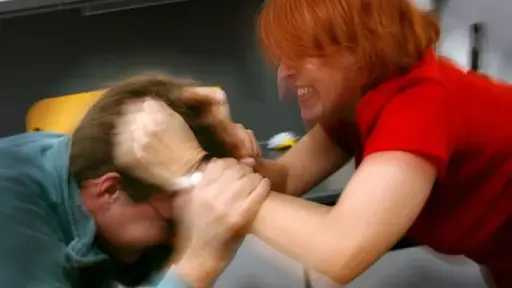 علاقة ممـ.ـنوعة تتحول إلى جريـ..ــمة .. موظفة وعشيقها وراء مقـ..ـتل رجل في قنا