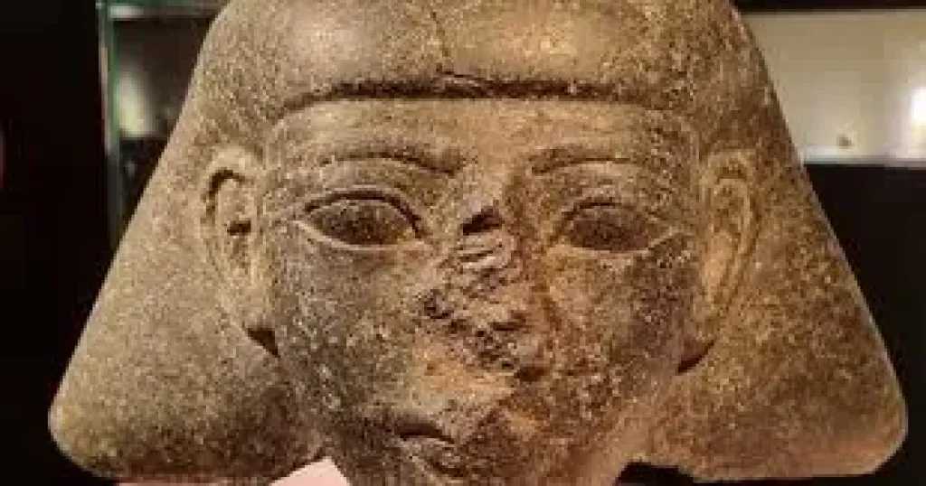 هولندا تعيد تمثالاً مسروقاً عمره 3500 عام إلى مصر