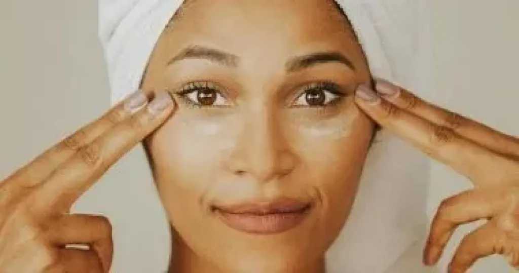 نصائح خبراء التجميل.. خطوات لاستعادة نضارة البشرة مع تغيير نمط الحياة