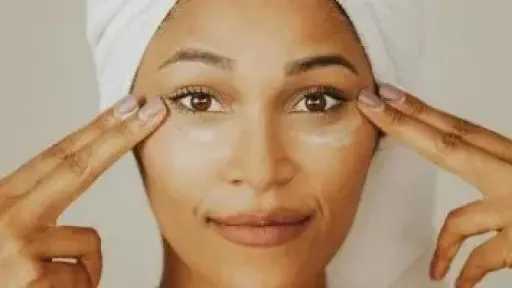 نصائح خبراء التجميل.. خطوات لاستعادة نضارة البشرة مع تغيير نمط الحياة