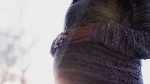 طفح الحمل بين العرض الطبيعي والخطر الصامت.. متى تقلق الحامل وتطلب التدخل الطبي؟