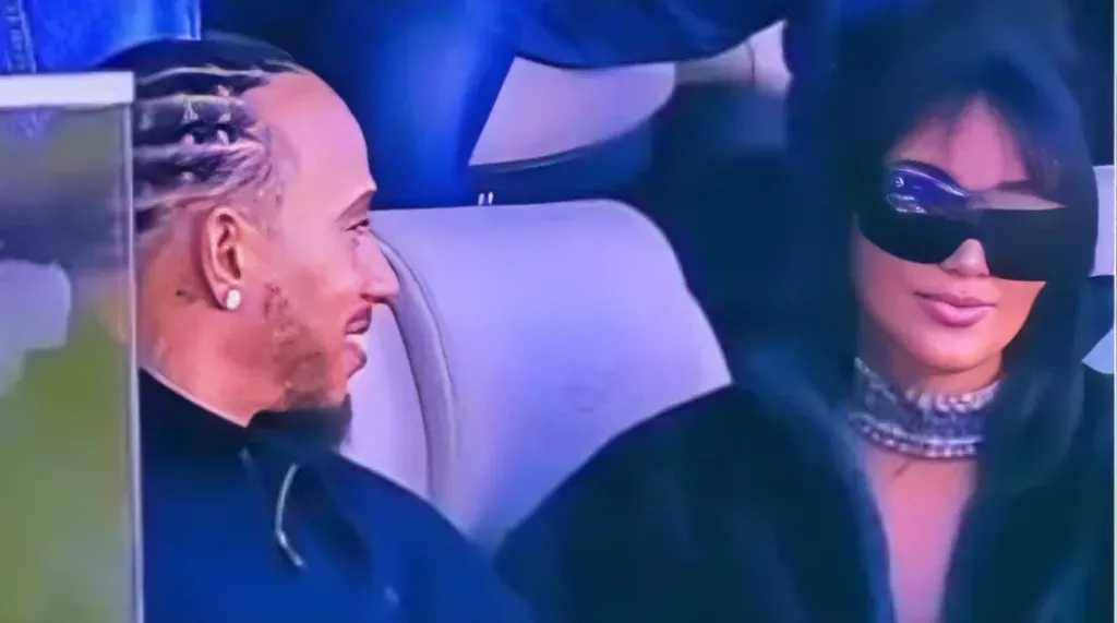 كيم كارداشيان ولويس هاميلتون يظهران معًا في سوبر بول 2026: هل هي بداية علاقة جديدة؟