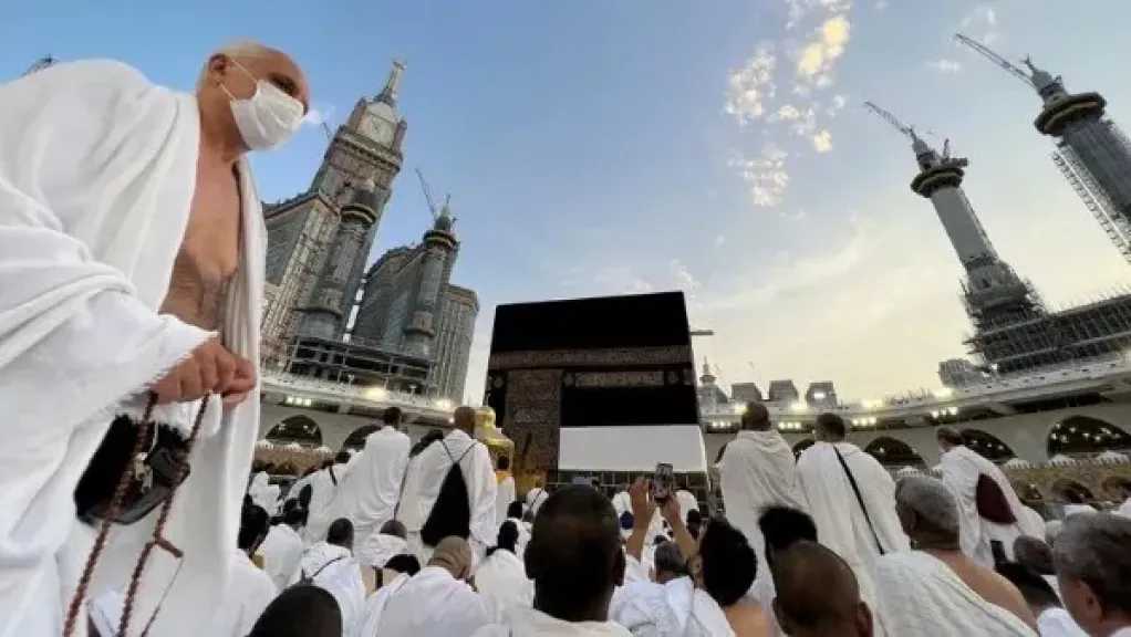 ضبط مديرة شركة سياحة غير مرخصة للنصب على المواطنين بغرض الحج والعمرة