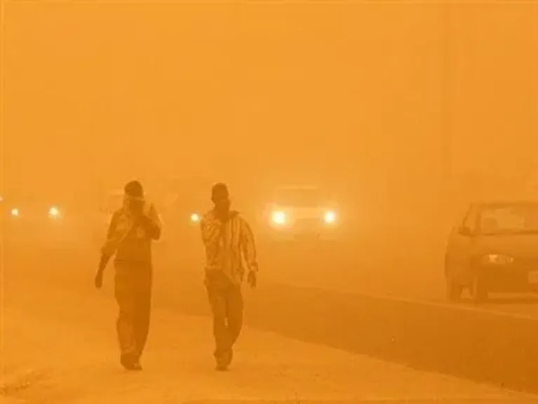 الأجواء المليئة بالأتربة