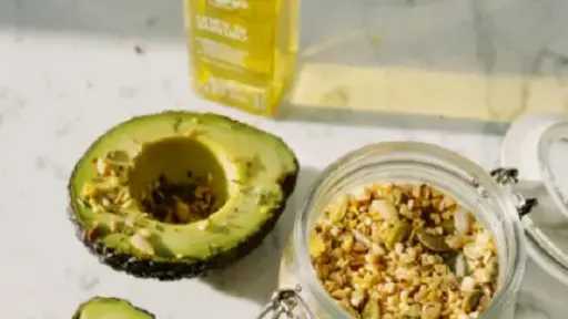 أطعمة خارقة للحفاظ على نضارة البشرة في رمضان