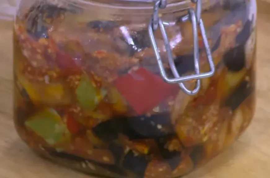 طريقة تحضير ”باذنجان مخلل بهريسة الشطة” بسهولة في المنزل