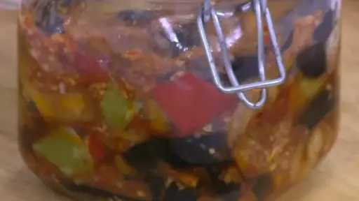 طريقة تحضير ”باذنجان مخلل بهريسة الشطة” بسهولة في المنزل