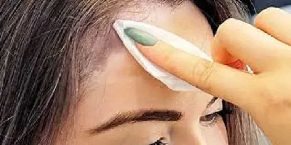 طرق آمنة لإزالة صبغة الشعر عن الجلد دون التسبب بتهيج البشرة