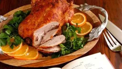 بط بالبرتقال.. وصفة سهلة وطعم شهي على السفرة بط بالبرتقال.. وصفة سهلة وطعم شهي على السفرة