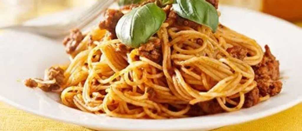 طريقة مبتكرة لتحضير المكرونة باللحمة المفرومة والعدس بمكونات اقتصادية