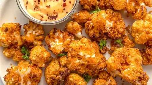 سر قرمشة القرنبيط المقلي.. خطوات بسيطة تضمن طعماً مثالياً ومظهراً شهيًا