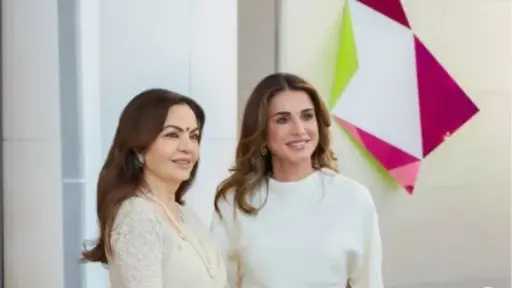 الملكة رانيا تتألق بإطلالة أنيقة خلال مشاركتها في قمة الأعمال العالمية بالهند الملكة رانيا تتألق بإطلالة أنيقة خلال مشاركتها في قمة الأعمال العالمية بالهند