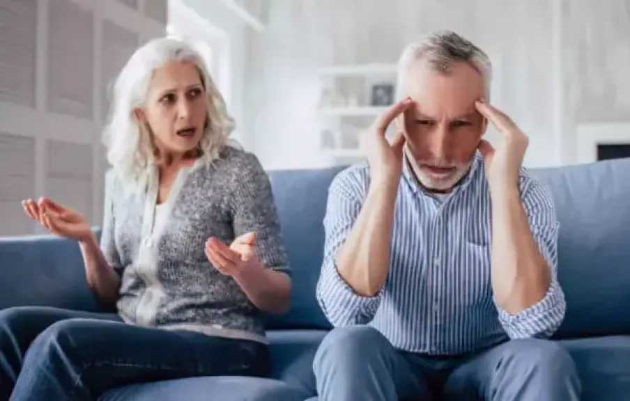 النقد المستمر والمقارنة.. أخطاء يومية تهدد العلاقات الزوجية