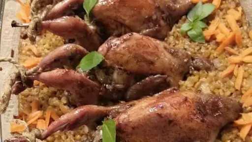 طريقة تحضير السمان بالفريك.. وصفة مميزة بطعم المطاعم طريقة تحضير السمان بالفريك.. وصفة مميزة بطعم المطاعم