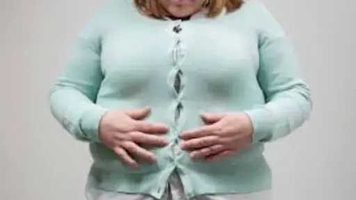 تراكم دهون البطن بعد الأربعين.. أسباب متعددة وحلول صحية