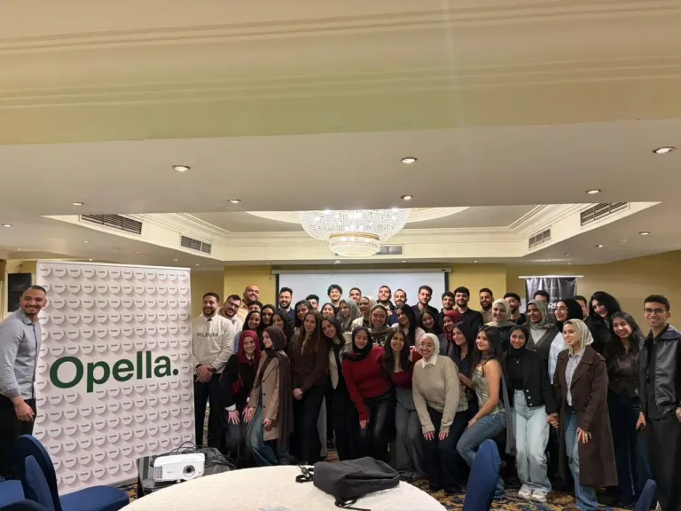 طلاب صيدلة القصر العيني