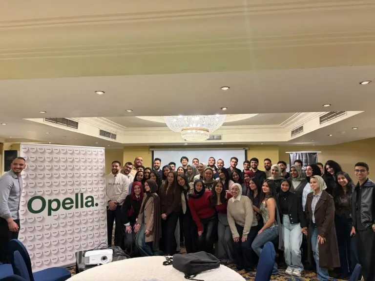 «Chapters» يفتح أبواب المستقبل: طلاب صيدلة القصر العيني يقودون حوار الذكاء الاصطناعي في سوق الدواء