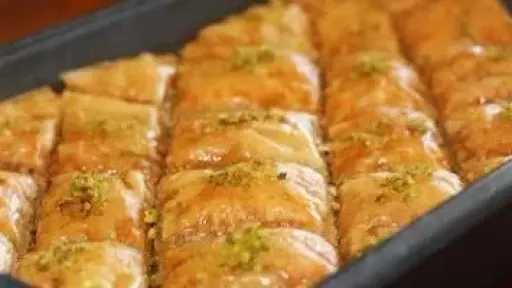 أفكار عملية للاستفادة من فائض الحلويات الرمضانية بدلًا من إهدارها