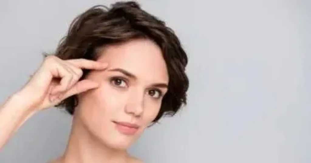 القشرة على الحواجب.. أسباب متعددة وحلول طبيعية فعّالة