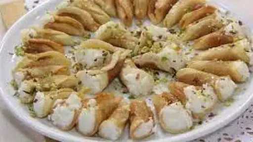 تعلمي طريقة إعداد القطايف بحشوة القشطة على الطريقة الاحترافية