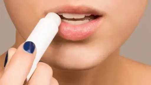 استخدام زبدة الكاكاو والمكياج أثناء الصيام.. أحكام شرعية توضحها دار الإفتاء استخدام زبدة الكاكاو والمكياج أثناء الصيام.. أحكام شرعية توضحها دار الإفتاء