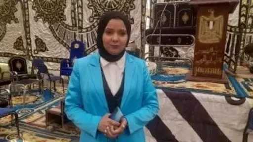 صفاء عسران.. أول قاضية عرفية في الصعيد تنهي 700 خصومة ثأرية