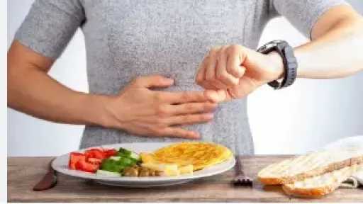 دراسة: الصيام المتقطع لا يقدم ميزة إضافية في إنقاص الوزن مقارنةً بالحميات التقليدية