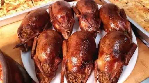 الحمام المحشي بالفريك.. طبق مصري بطابع أصيل وطريقة تحضير سهلة