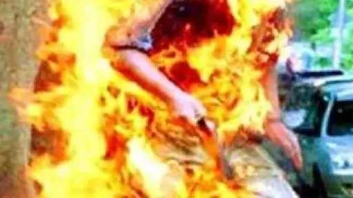 زوج يشعل النار في زوجته العشرينية بالفيوم قبل الإفطار زوج يشعل النار في زوجته العشرينية بالفيوم قبل الإفطار