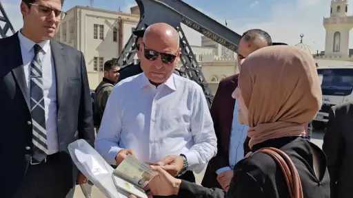 محافظ القاهرة يتدخل لإنهاء أزمة سيدة بني سويف تسعى لأداء العمرة