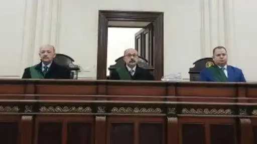 الإعدام لثلاثة متهمين بقتل زوج بدافع العلاقة الآثمة وسرقة هاتف محمول