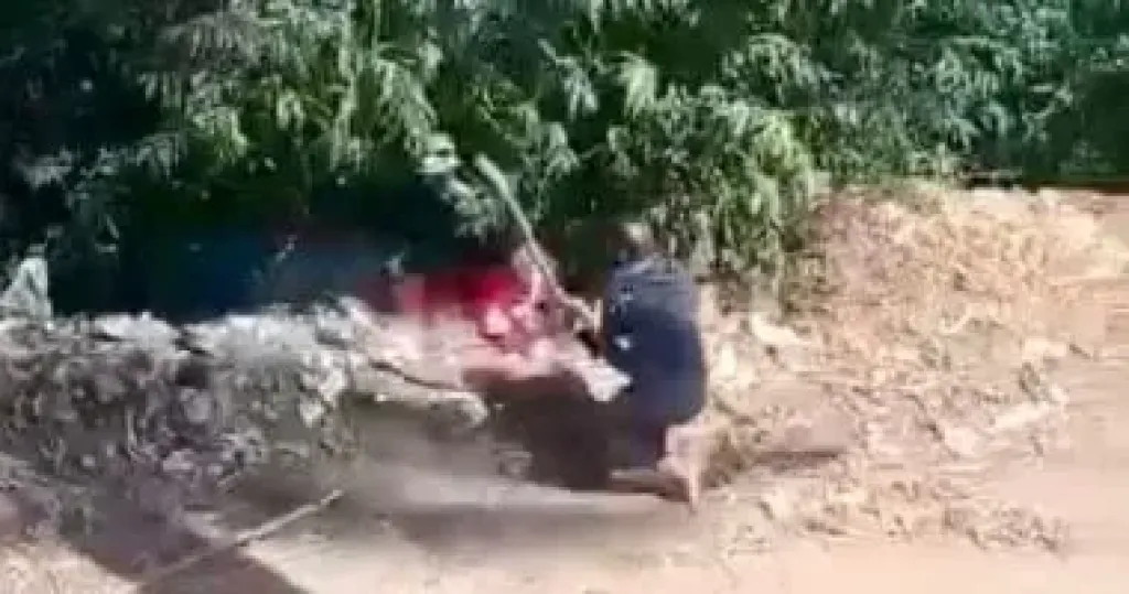 الاعتداء علي سيدة