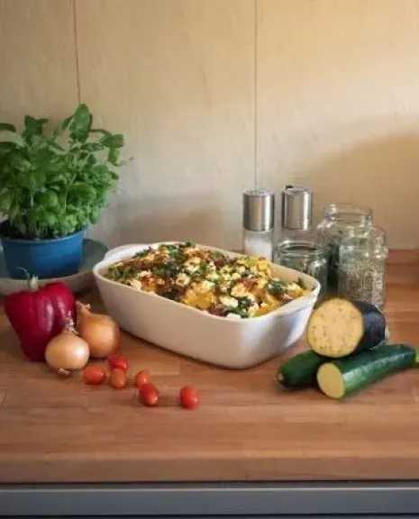 انا حوا يقدم وجبة فطور اليوم التاسع من رمضان صينية دجاج بالخضار وشوربة طماطم ..بالهنا