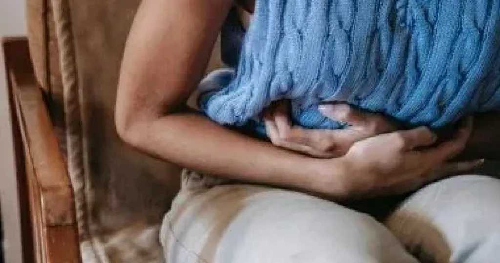 أطباء يحذرون.. ألم أسفل البطن قد يشير إلى حمل خارج الرحم