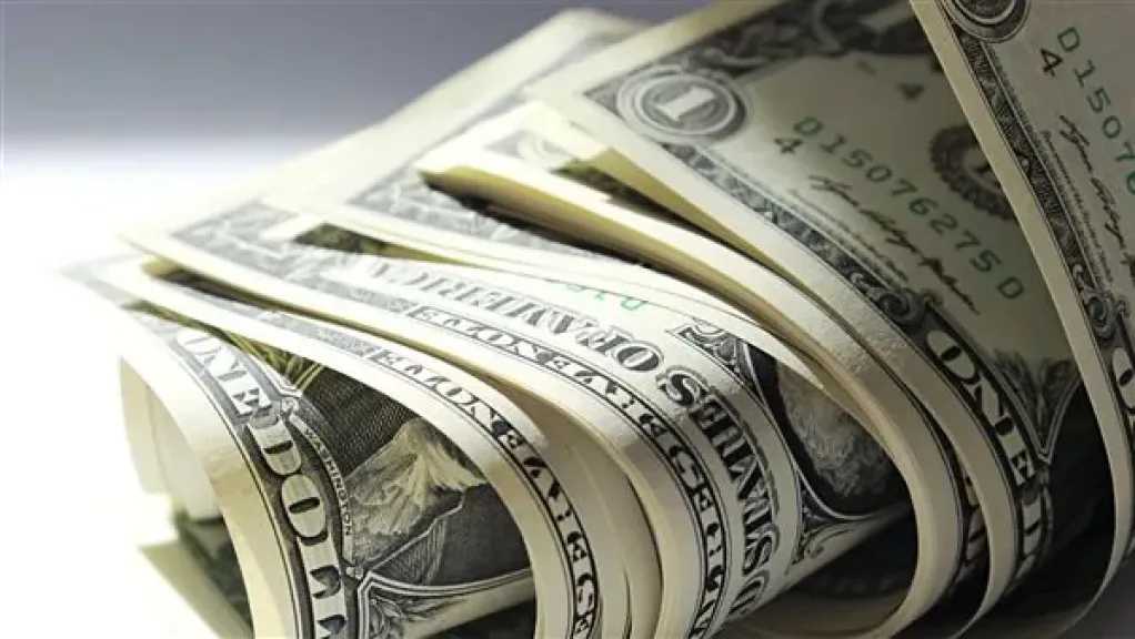 ارتفاع سعر الدولار إلى 48.85 جنيه: تداعيات اقتصادية جديدة في مصر