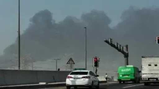 عاجل.. إصابة سيدة وطفلها وتضرر مبنى بأبوظبي بعد اعتراض طائرة مسيّرة