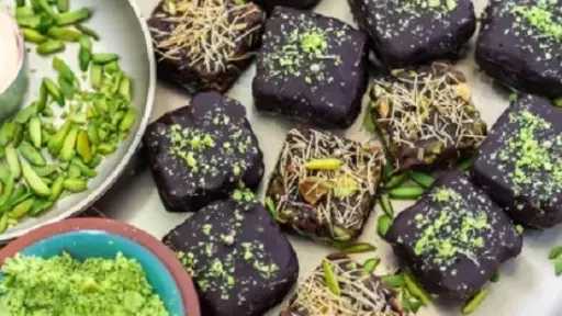 كنافة بالتمر.. حلوى رمضانية بطابع صحي وطريقة مبتكرة كنافة بالتمر.. حلوى رمضانية بطابع صحي وطريقة مبتكرة