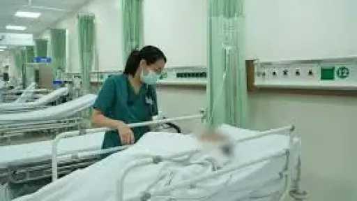 الصحة تحذر الأمهات من التسمم الغذائي وتدعو للإبلاغ عن المطاعم المخالفة الصحة تحذر الأمهات من التسمم الغذائي وتدعو للإبلاغ عن المطاعم المخالفة